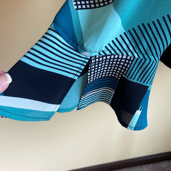 Women’s Black & Teal Turquoise Green Bell Sleeve Geometric Blouse - Picture 6 of 11